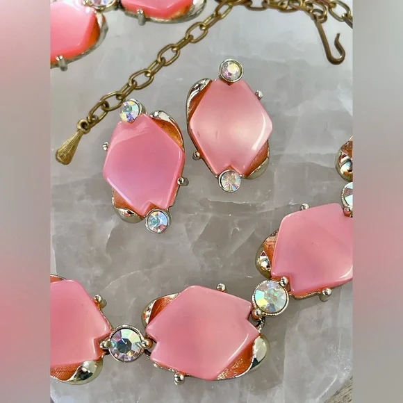 Vintage Pink Lucite Thermoset Clip Earrings Choker Necklace Set Mid Century - Picture 2 of 8